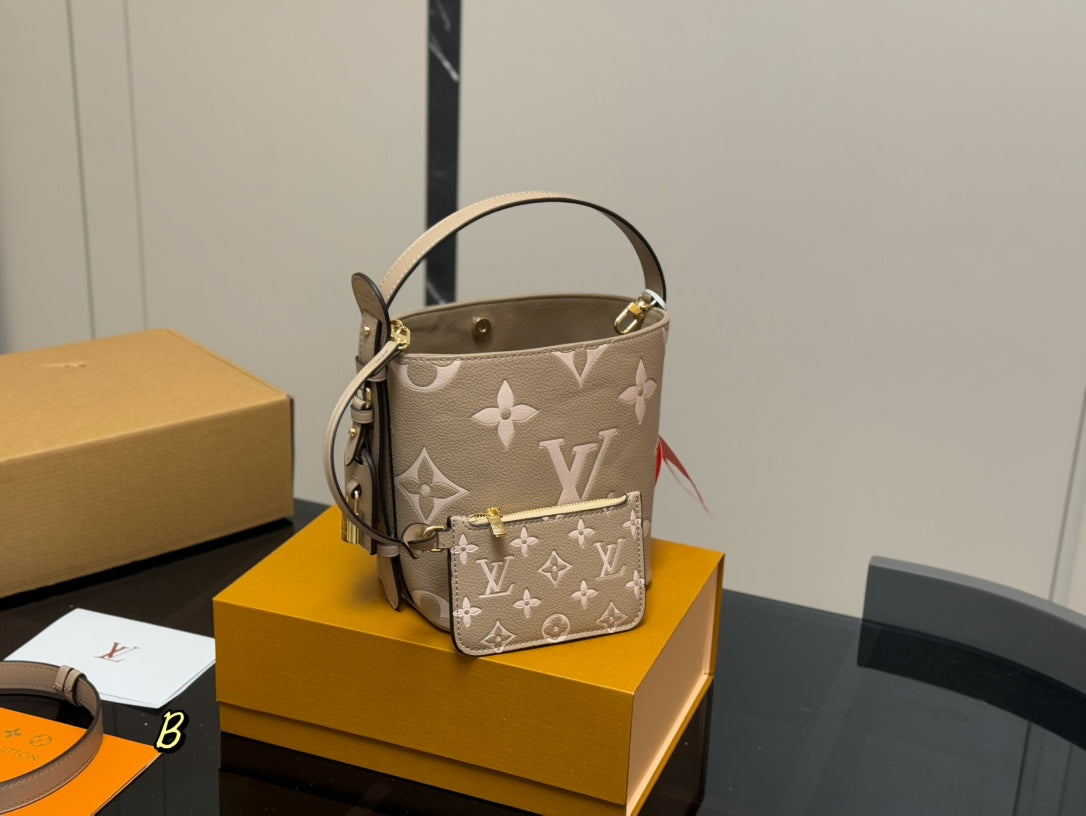 Louis Vuitton LV Bucket Bag Tote