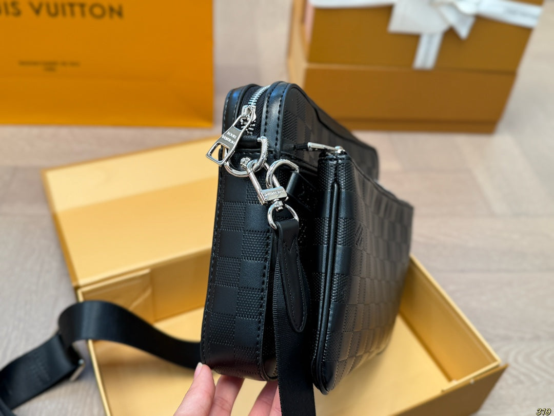 Louis Vuitton LV Trio Black Crossbody Bag Detachable 25x18cm