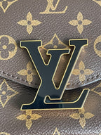 Lo vu passy chain messenger bag
