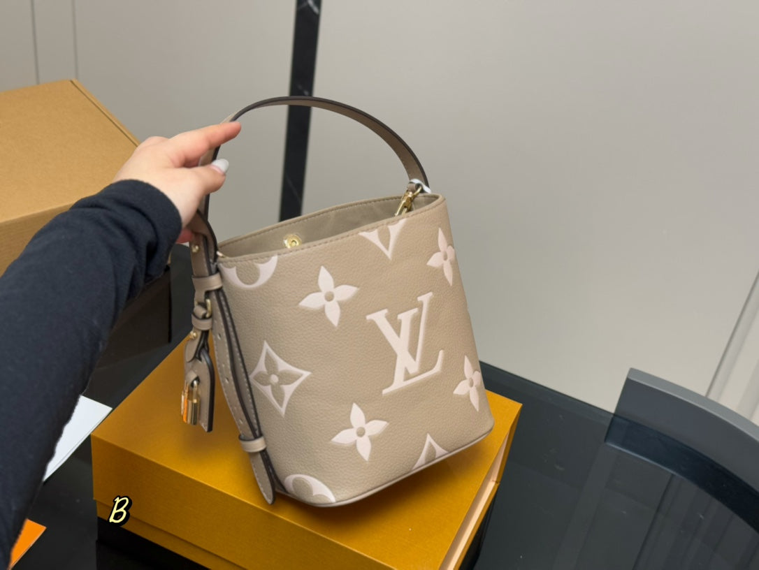 Louis Vuitton LV Bucket Bag Tote