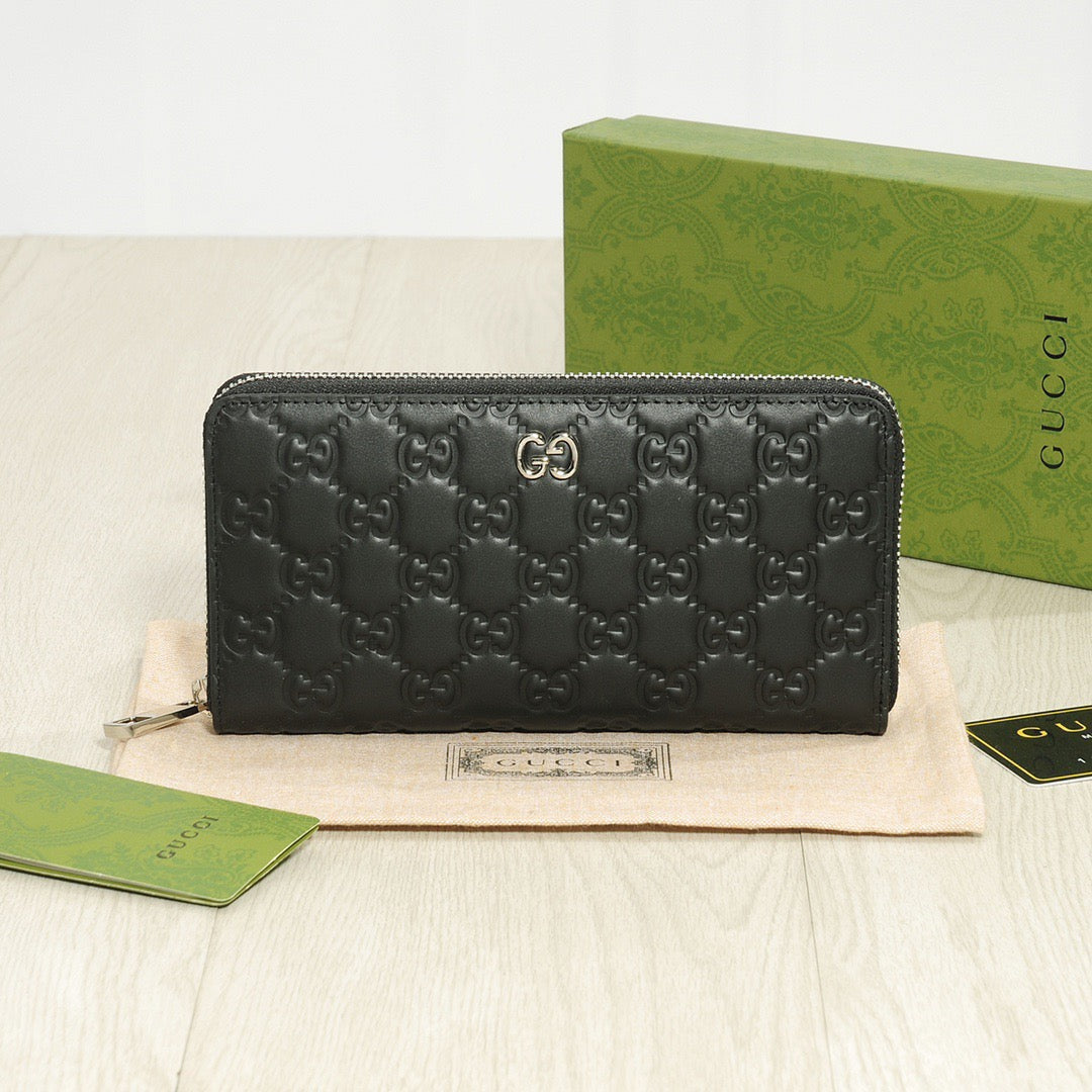 Gucci Single Zipper Handbag Black 20x10cm