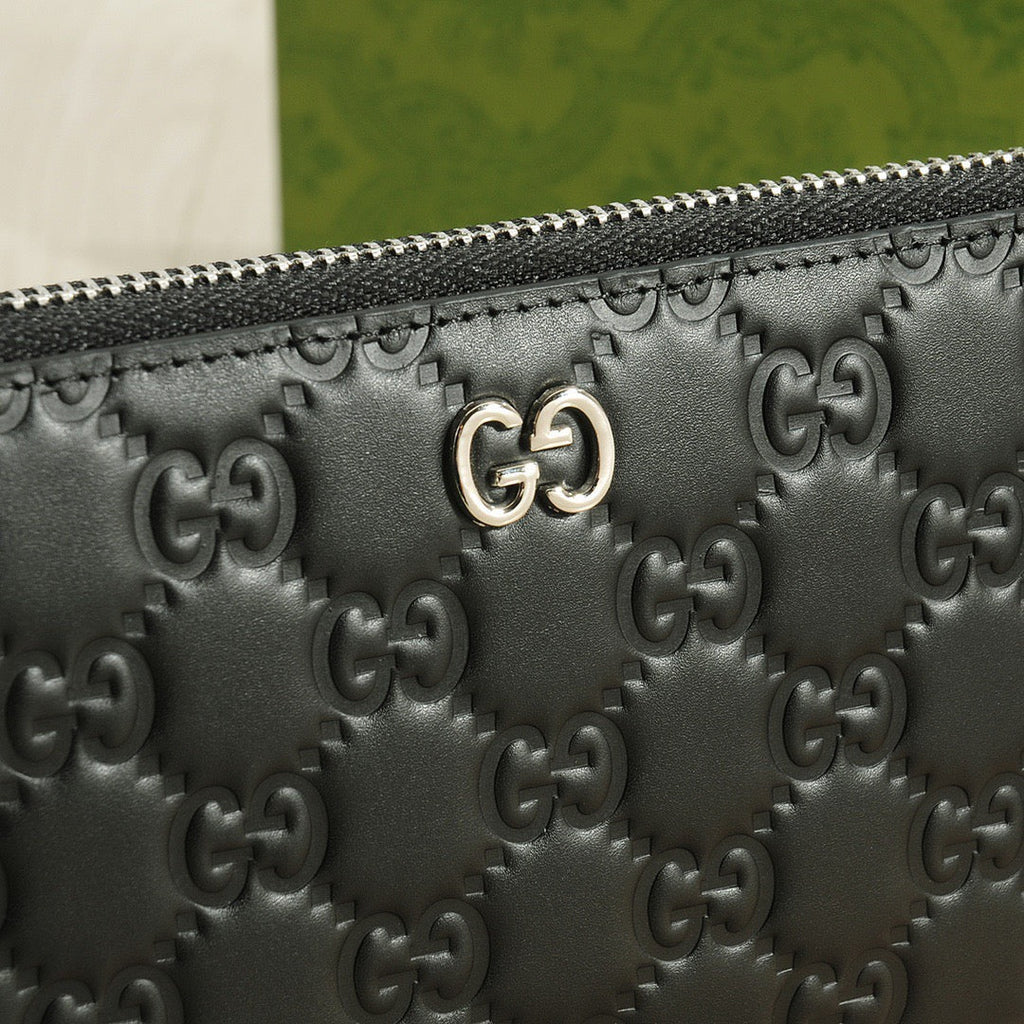 Gucci Single Zipper Handbag Black 20x10cm