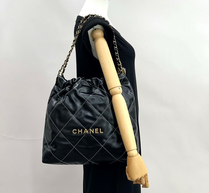 Chanel 22 Handbag 23B Shiny Calfskin Black Chain Quilt 35  x 37 x 7 cm